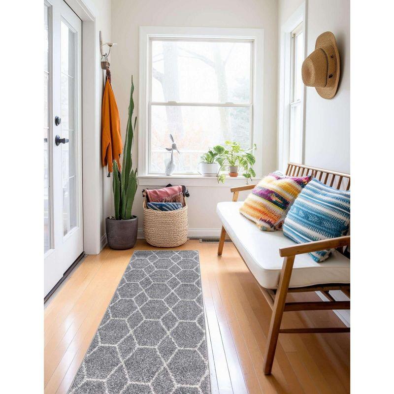 Light Gray Geometric Trellis Synthetic Runner Rug