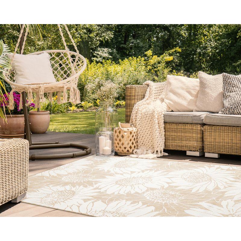 Liora Manne Carmel Sunflower Field Indoor/Outdoor Rug Sand 6'6" x 9'4"