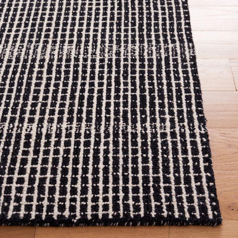 Abstract ABT482 Handmade Indoor Area Rug - Black/Ivory - 4'x6' - Safavieh