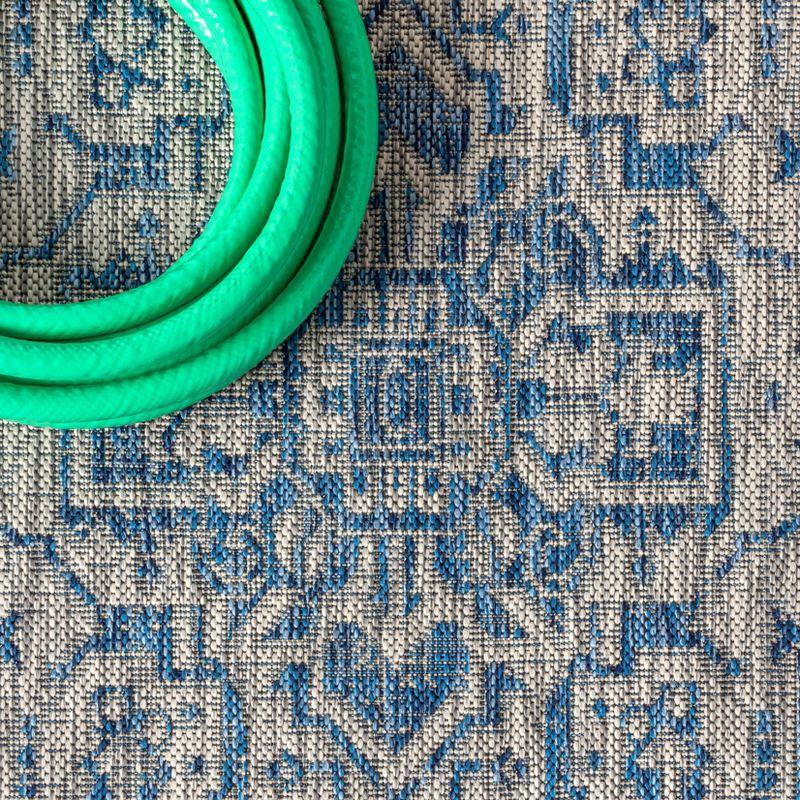 8'x10' Sinjuri Medallion Textured Weave Indoor/Outdoor Area Rug, Navy/Gray - JONATHAN Y