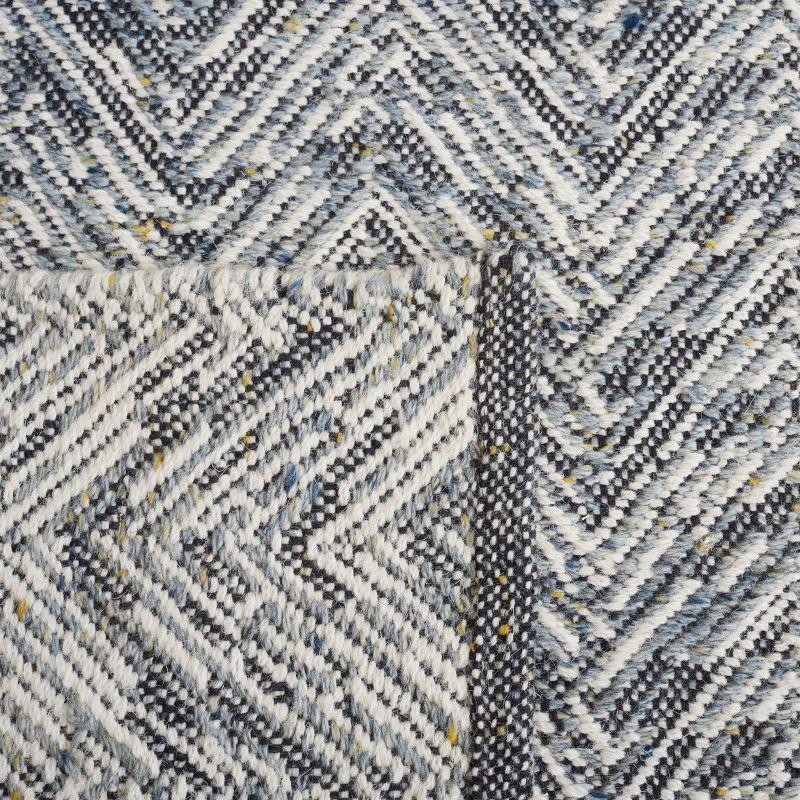 Kilim KLM401 Hand Woven Area Rug - Grey - 4'x6' - Safavieh