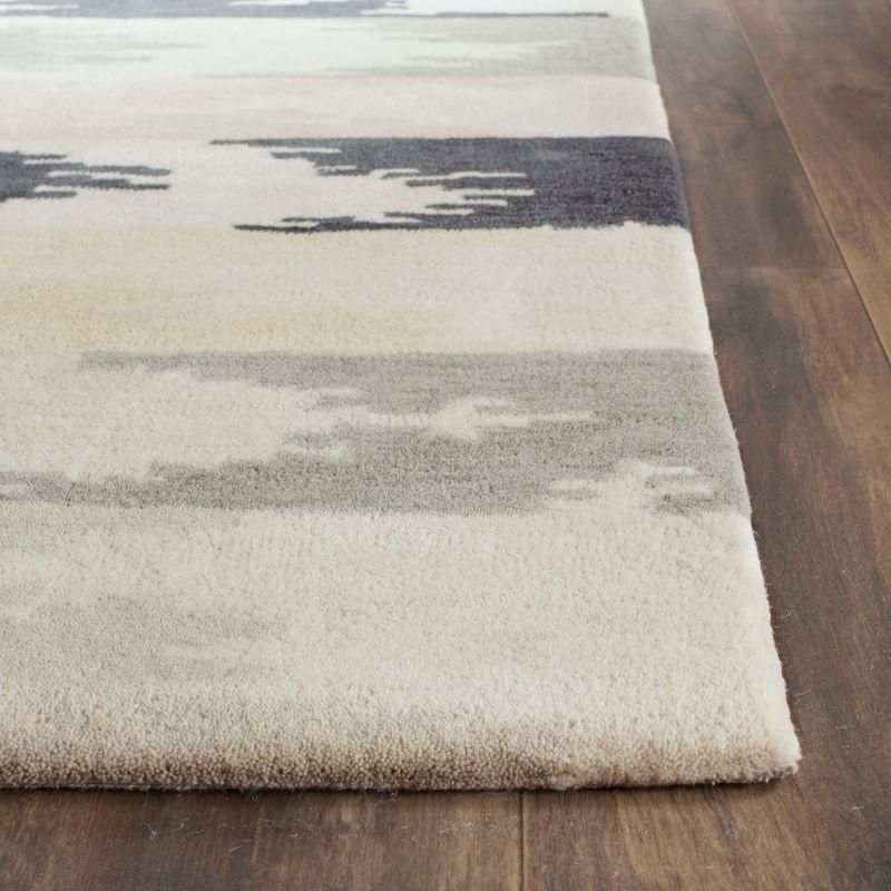 Hand-Tufted Ivory and Grey Wool & Viscose Blend Area Rug 3'6" x 5'6"