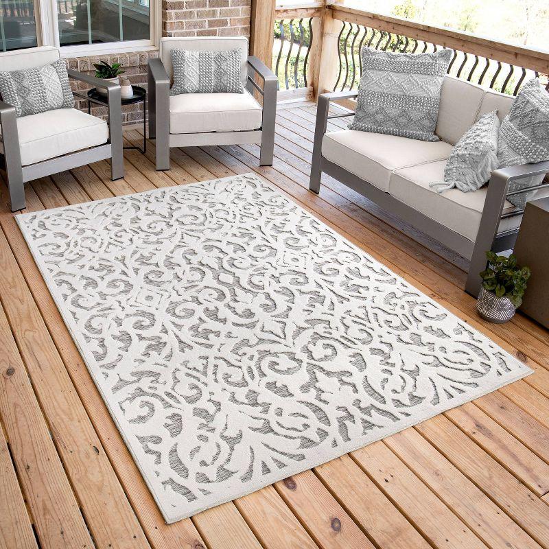 Elegant Lady Bird Natural Gray Indoor/Outdoor Area Rug, 5'2" x 7'6"