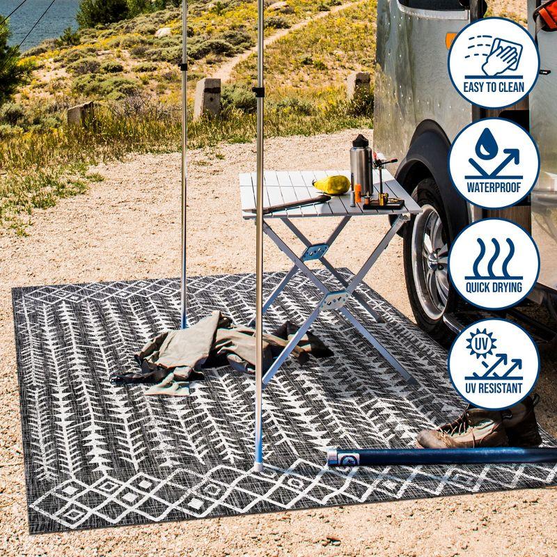 5'x8' Tokay Bohemian Geometric Indoor/Outdoor Area Rug, Black/Ivory - JONATHAN Y