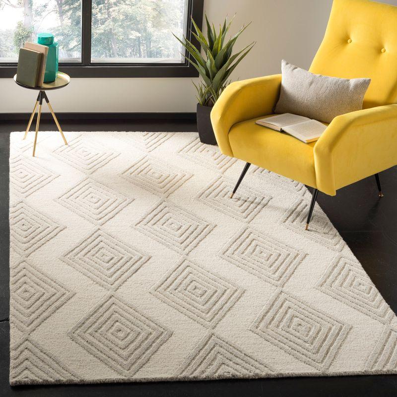 Blossom BLM111 Hand Tufted Area Rug - Ivory/Silver - 4'x6' - Safavieh.