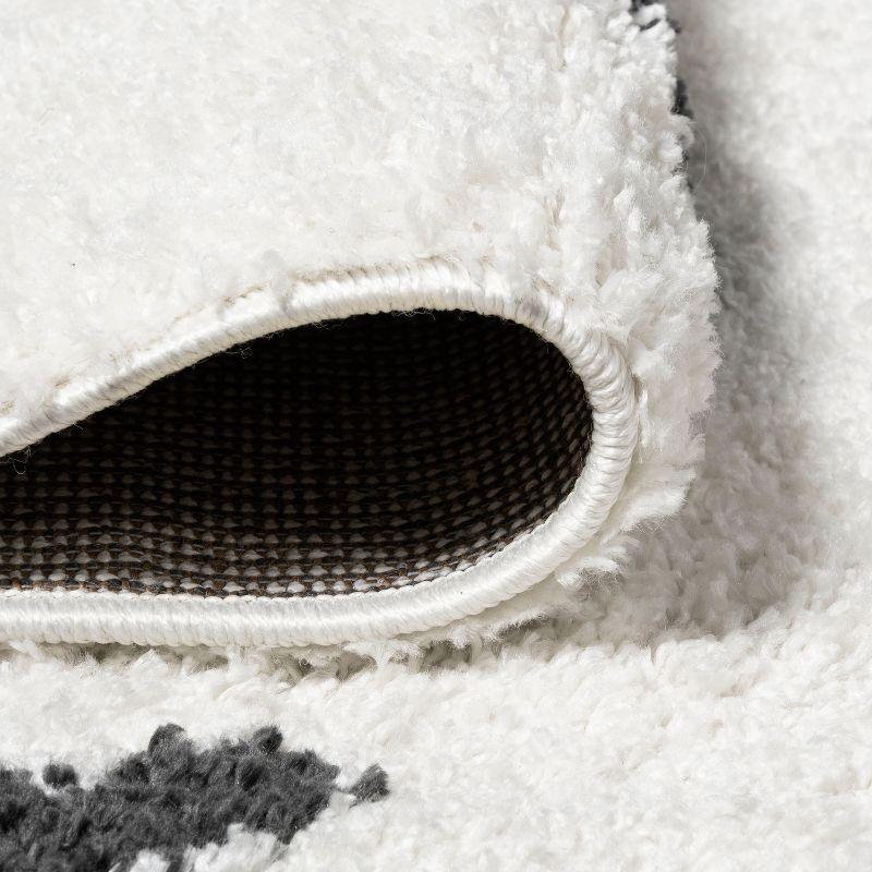 4'x6' Cristo Berber Geometric Shag Area Rug, White/Black - JONATHAN Y