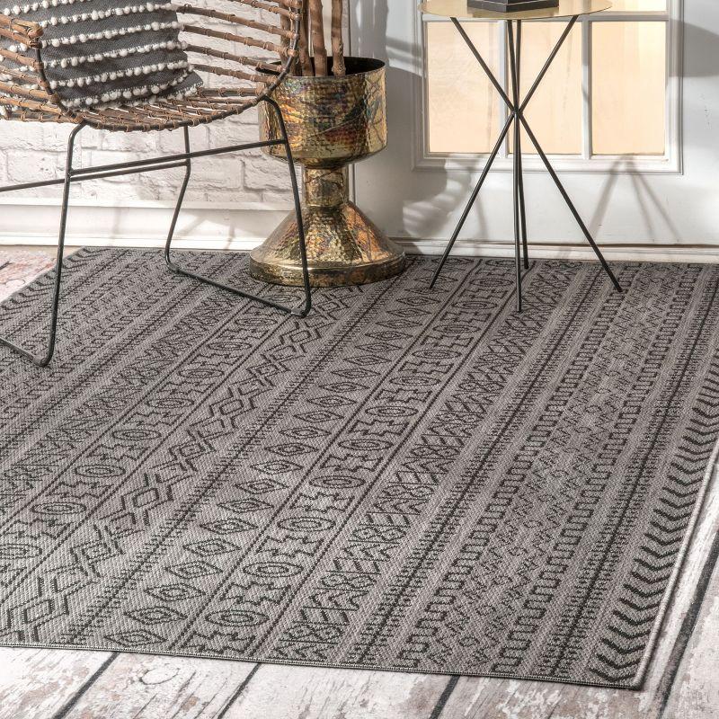 Nuloom Indoor and Outdoor Jamie Area Rug, 6' 3" x 9' 2", Gray
