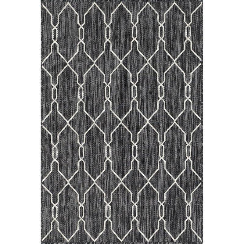 Charcoal and Ivory Trellis Outdoor Flatweave Rug 4' x 6'