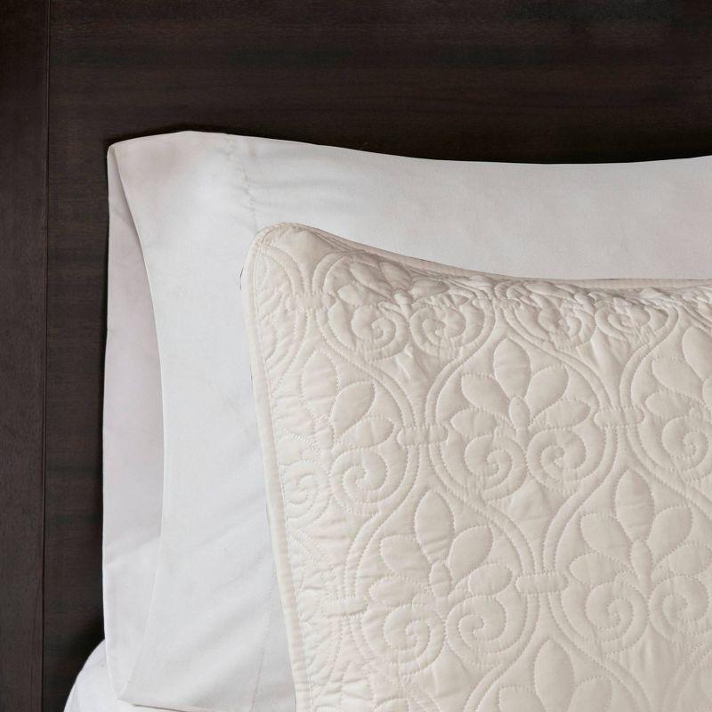 Cottage Charm Cream Full Microfiber Quilt Set with Reversible Design