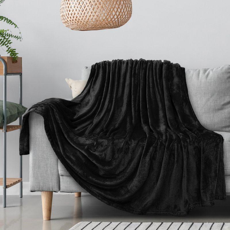 Pavilia Hand Woven Throw Blanket