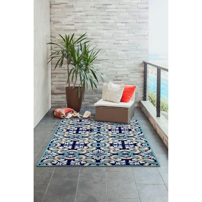 Liora Manne Ravella Floral Indoor/Outdoor Rug..