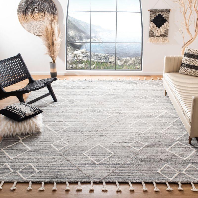 Luxurious Hand-Tufted Wool Shag Rug in Soft Gray, 8' x 10'