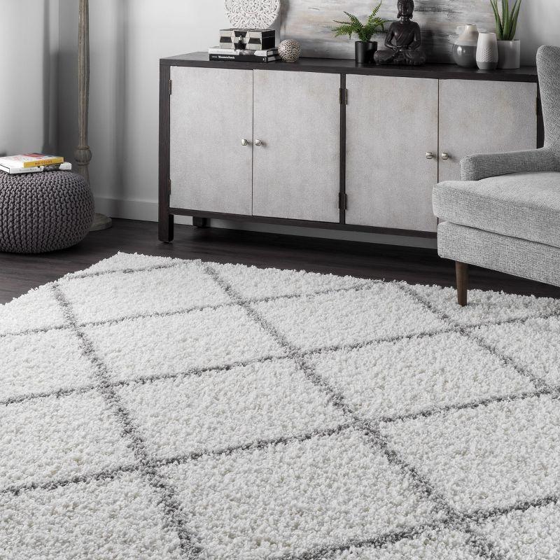 Nuloom Tess Trellis 5 Square Shag Indoor Area Rug for Living Room Bedroom Dining Room Nursery, White/Grey