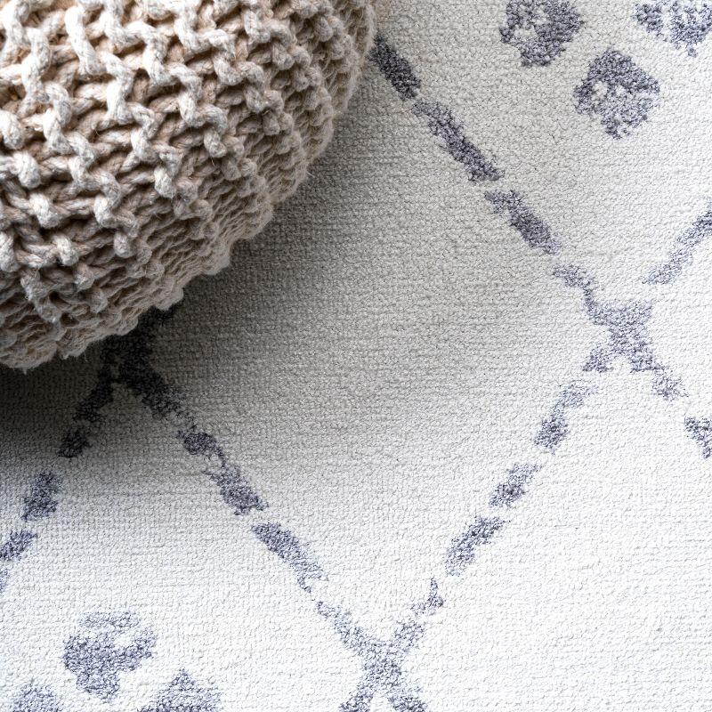 2'x 8' Izil Moroccan Geometric Diamond Runner Rug, White/Light Gray - JONATHAN Y