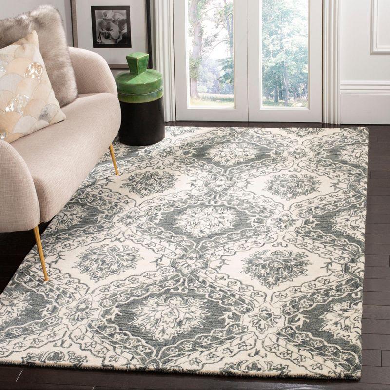 Handmade Blossom Floral Blue Wool Area Rug, 4' x 6'