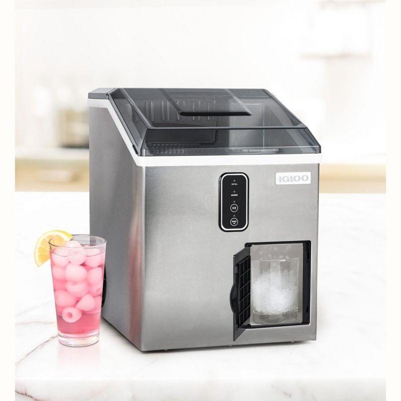 Igloo 44 lb Ice Maker and Dispensing Ice Shaver