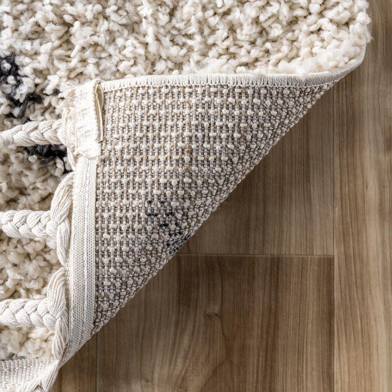 Moroccan Lattice Tassel Shag Area Rug in Off-White, 5' 3" x 7' 7"