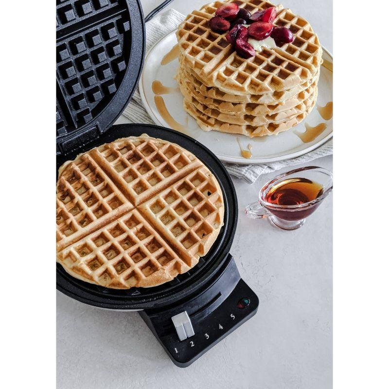 Cuisinart Classic Waffle Maker - Stainless Steel - WMR-CAP2: Nonstick, Temperature Control, 1000W, 4 Cavities, BPA-Free