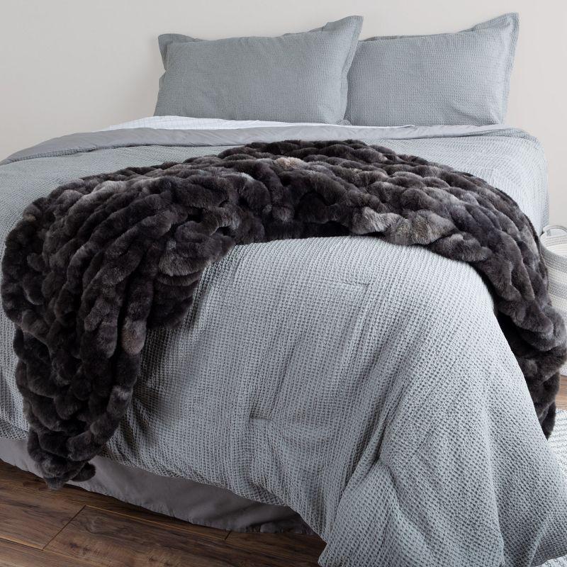 Lavish Home Lavish Home Oversized Ruched Faux Fur Blanket - 60x80-Inch Jacquard Faux Fur Queen-Size Throw for Sofas and Beds - Luxurious Bedding