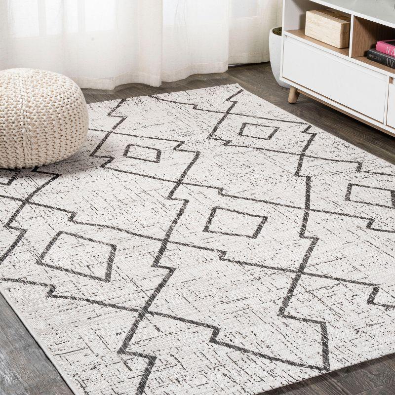 Carwa  Diamond Trellis Indoor/Outdoor Area Rug - JONATHAN Y