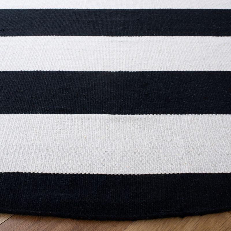 Montauk MTK712 Hand Woven Area Rug - Black/Ivory - 3' round - Safavieh.