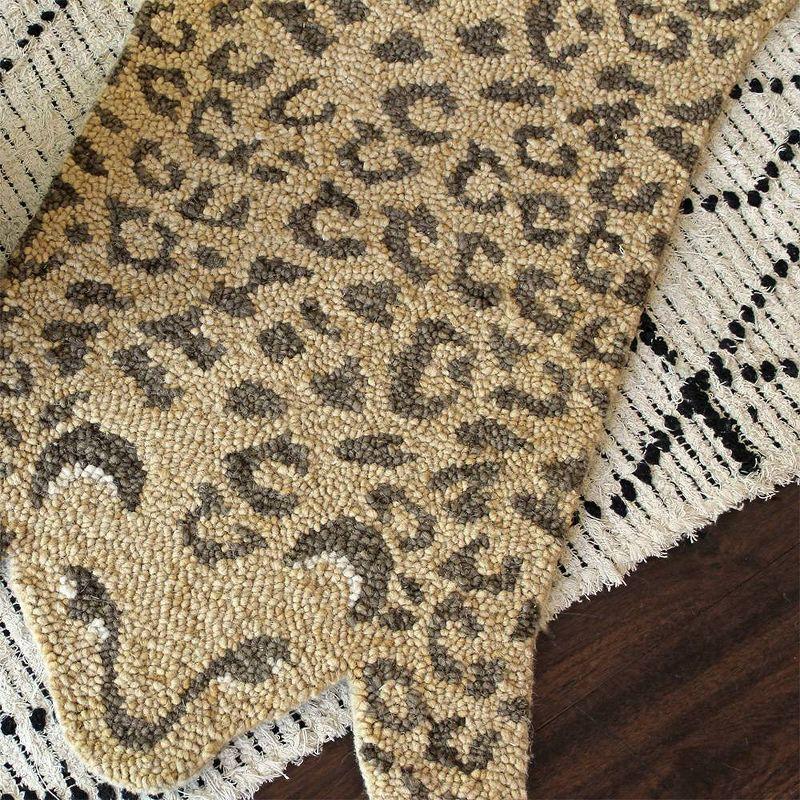 Crane Baby Hand Tufted Wool Animal Shaped Rug