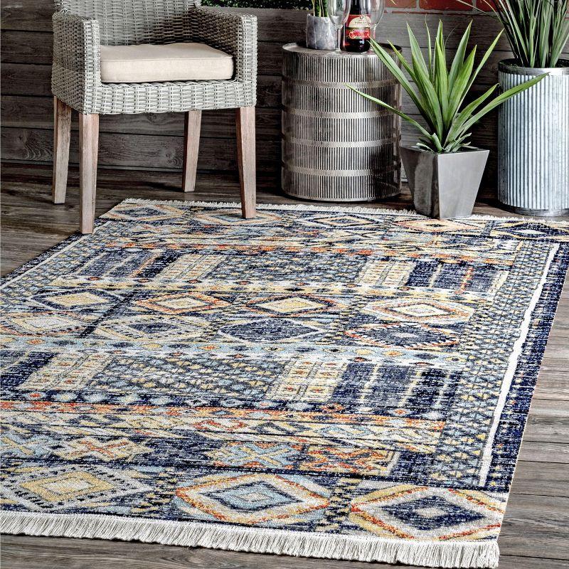 nuLOOM Taliyah Faded Bohemian Fringed Indoor/Outdoor Area Rug