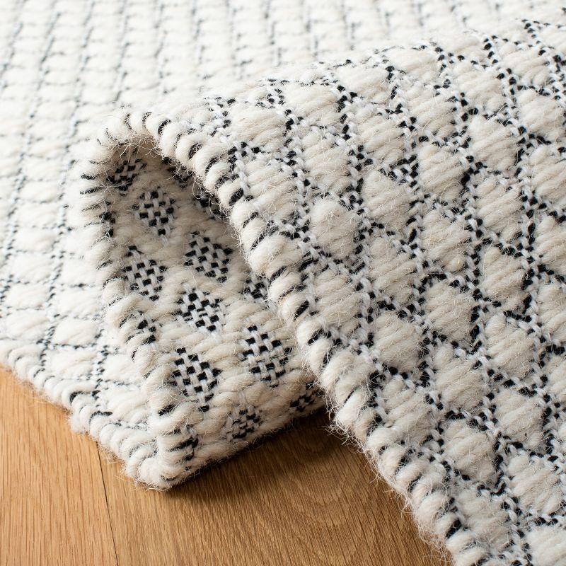 Montauk MTK813 Hand Woven Runner Rug - Ivory/Black - 2'3"x9' - Safavieh.