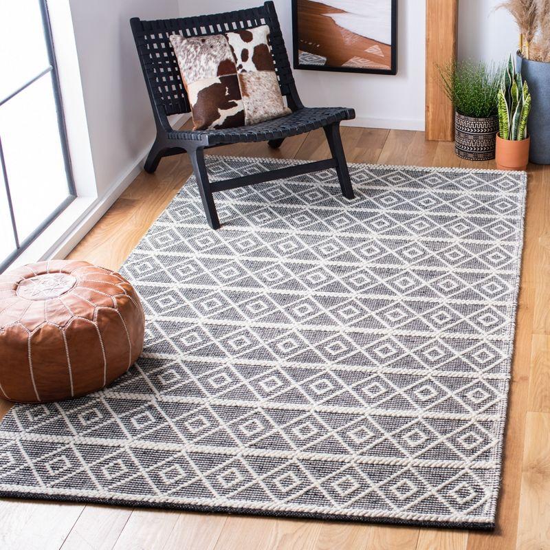 Natura 3' x 5' Ivory and Black Wool Area Rug