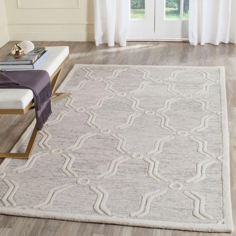 Handmade Light Grey and Ivory Wool Tufted 4' x 6' Rug