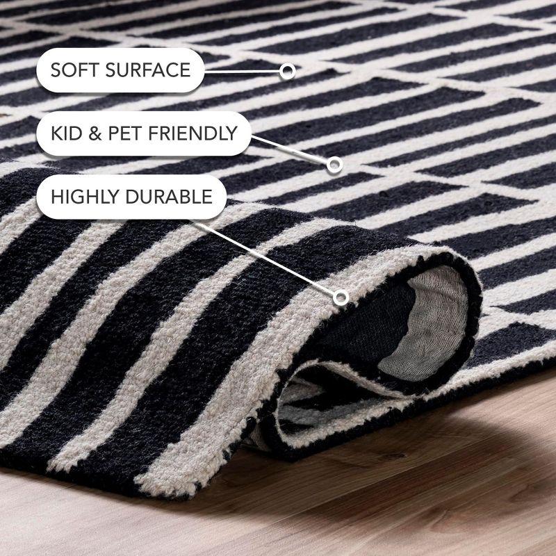 Nuloom Lemuel Geometric 5x8 Wool Indoor Area Rug for Living Room Bedroom Dining Room Kitchen, Black/Ivory