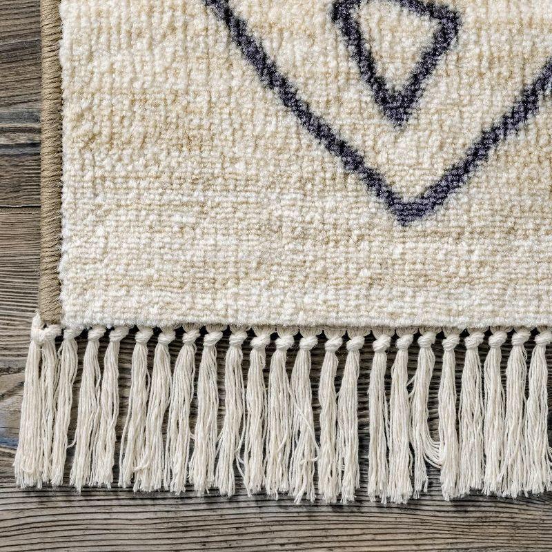 Nuloom Dani Geometric 5x8 Indoor Area Rug for Living Room Bedroom Dining Room Kitchen, Beige/Ivory