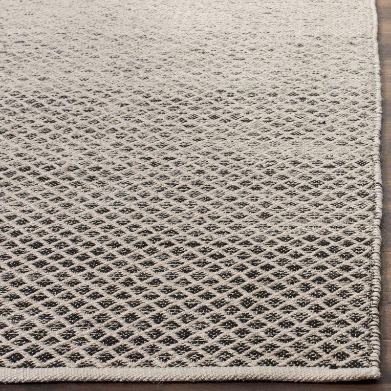 Montauk MTK601 Hand Woven Indoor Accent Rug - Black/Ivory - 2'3"x5' - Safavieh