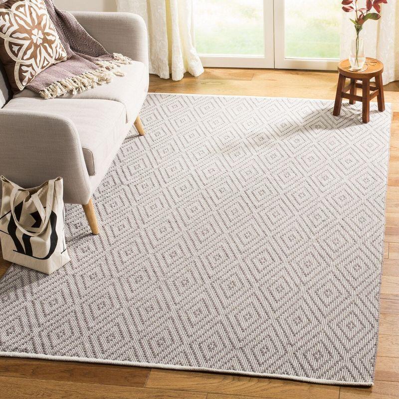 Montauk MTK811 Hand Woven Indoor Area Rug - Grey/Ivory - 5'x8' - Safavieh.