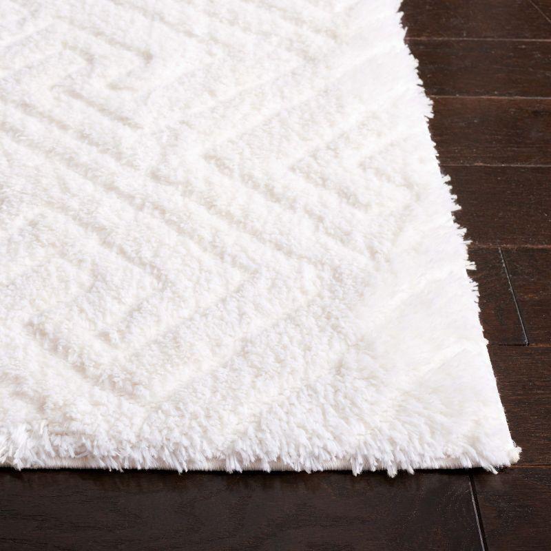 Tahoe Shag THO652 Power Loomed Indoor Area Rug - White - 4'x6' - Safavieh
