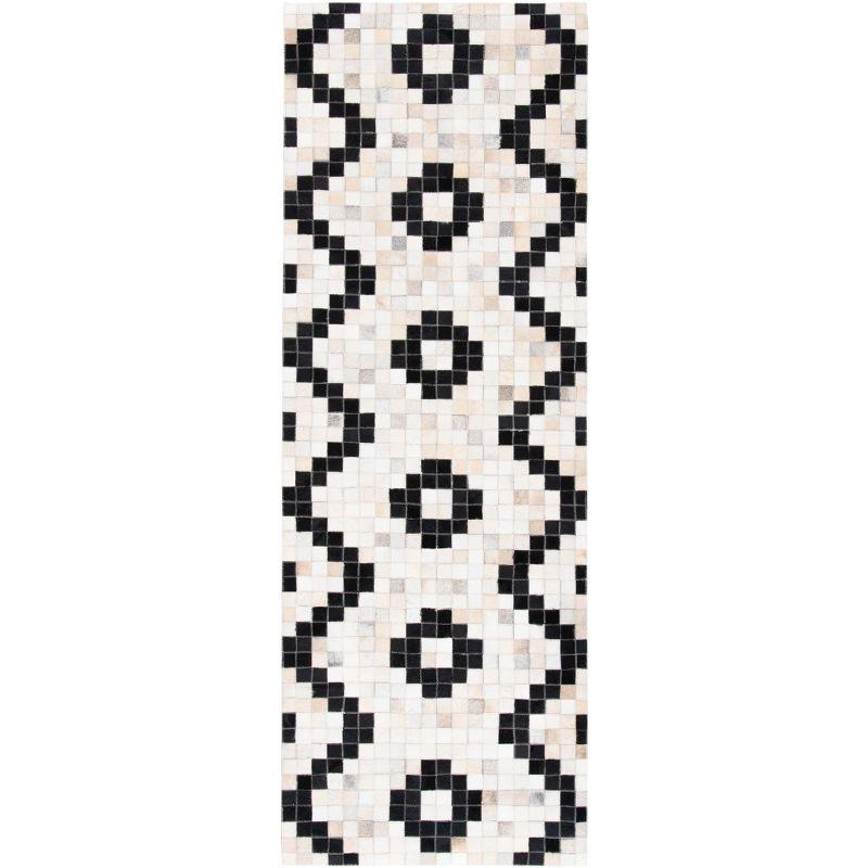 Union Rustic Sebeka Hand Woven Leather/Felted Cloth Chevron Rug in Ivory/Black