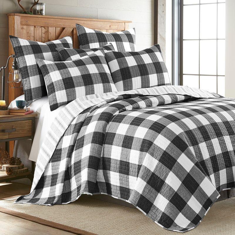 Camden Full/Queen Reversible Black and Cream Cotton Quilt Set