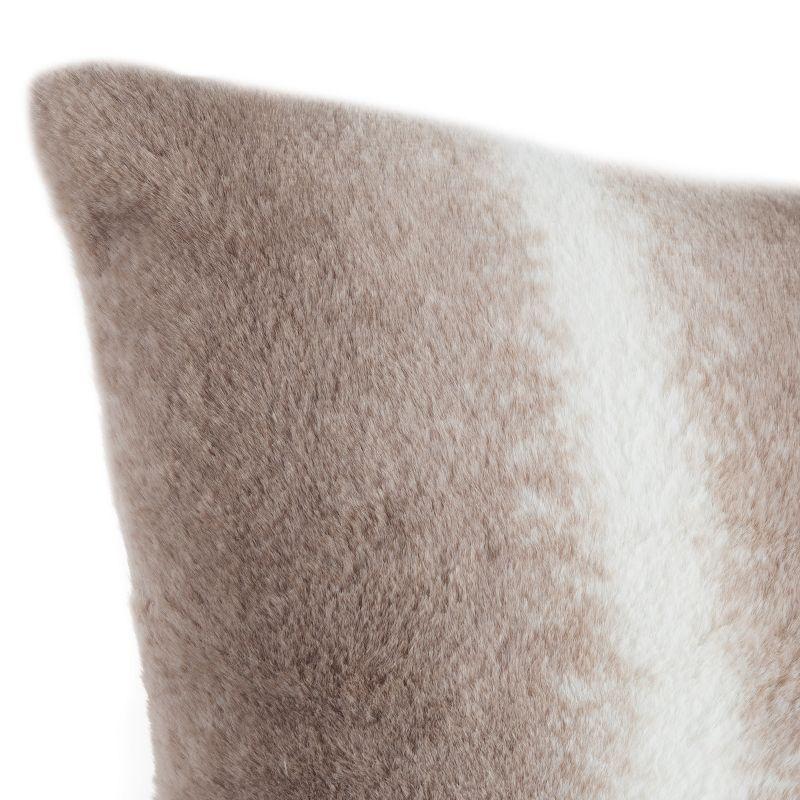 Hastings Home Throw Pillows - Two 17-Inch Variegated Square Decorative Cushions for Couch, Living Room, and Bedroom Accent Decor (Set of 2)