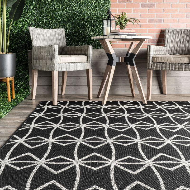 Dark Gray Geometric Flat Woven 8' x 10' Indoor/Outdoor Rug