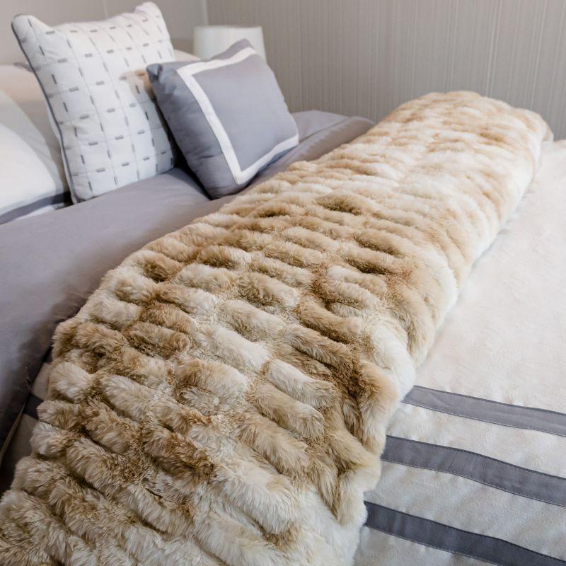 Lavish Home Oversized Ruched Faux Fur Blanket - 60x80-Inch Jacquard Faux Fur Queen-Size Throw for Sofas and Beds - Luxurious Bedding by Lavish Home