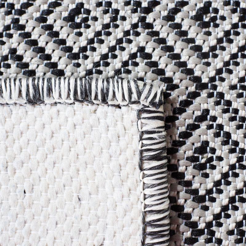 Hampton HTN230 Indoor/Outdoor Machine Made Area Rug - 5'1"x7'6" - Grey/Black - Safavieh
