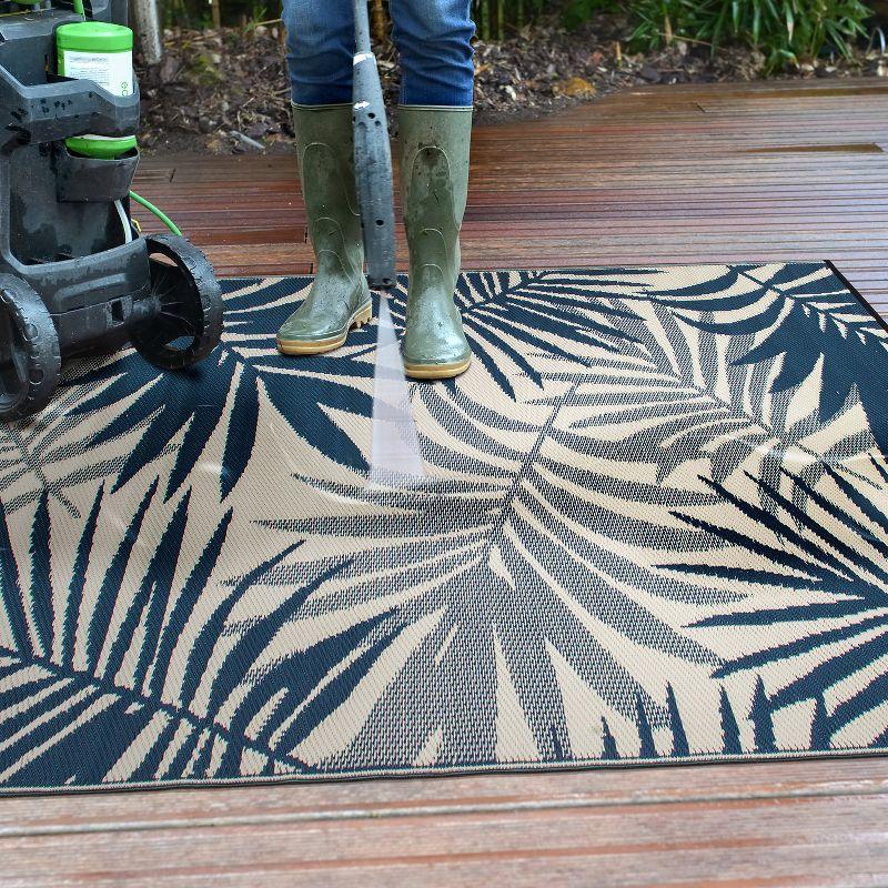 World Rug Gallery Modern Floral Reversible Plastic Indoor and Outdoor Rugs