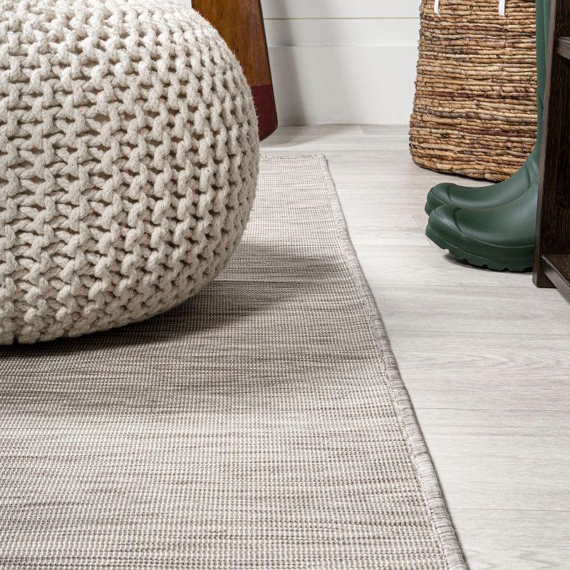 6' round Ethan Modern Flatweave Solid  Area Rug, Light Gray - JONATHAN Y