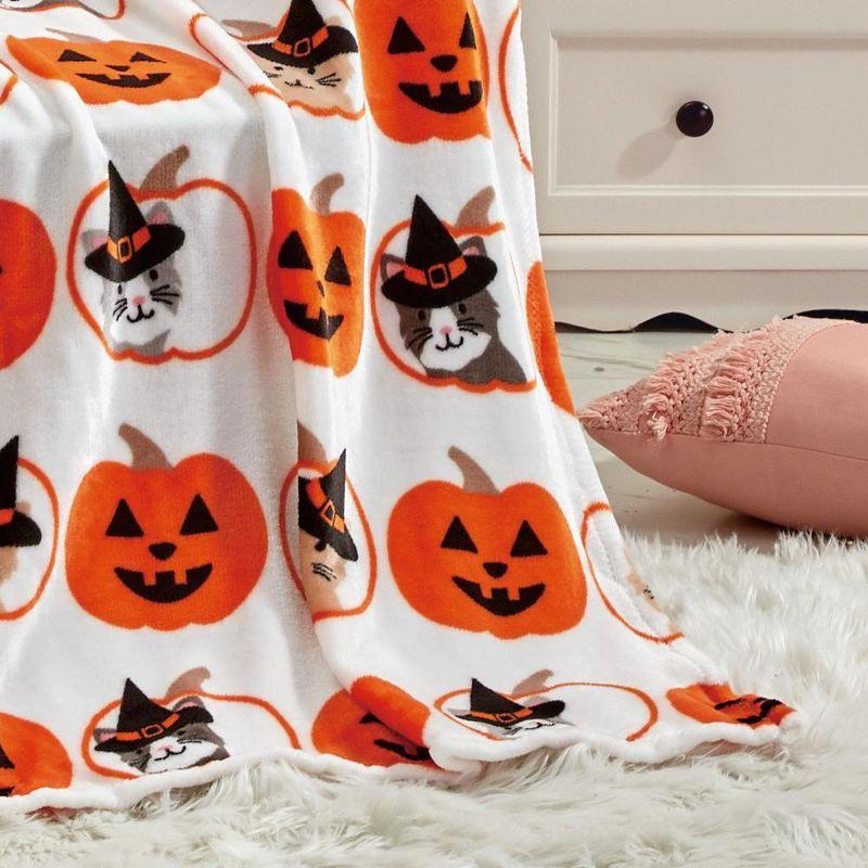 Plazatex Pumpkins & Cats plush Decorative Halloween Machine Washable Throw 50" X 60" Grey