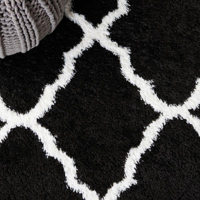 Tahoe Shag THO675 Power Loomed Area Rug - Black/White - 6'7"x8'7" - Safavieh.