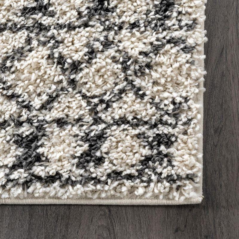 Nuloom Lacey Trellis 2x3 Accent Shag Indoor Area Rug for Living Room Bedroom Dining Room Nursery Entryway, Off White/Charcoal