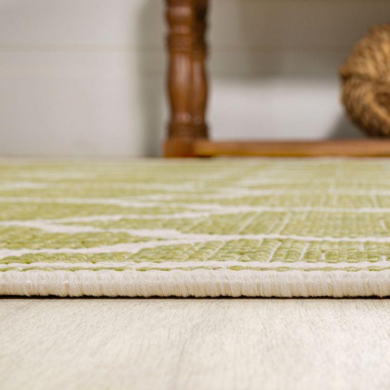 Green and Cream Trellis Flat Woven Indoor/Outdoor Rug, 4' x 6'