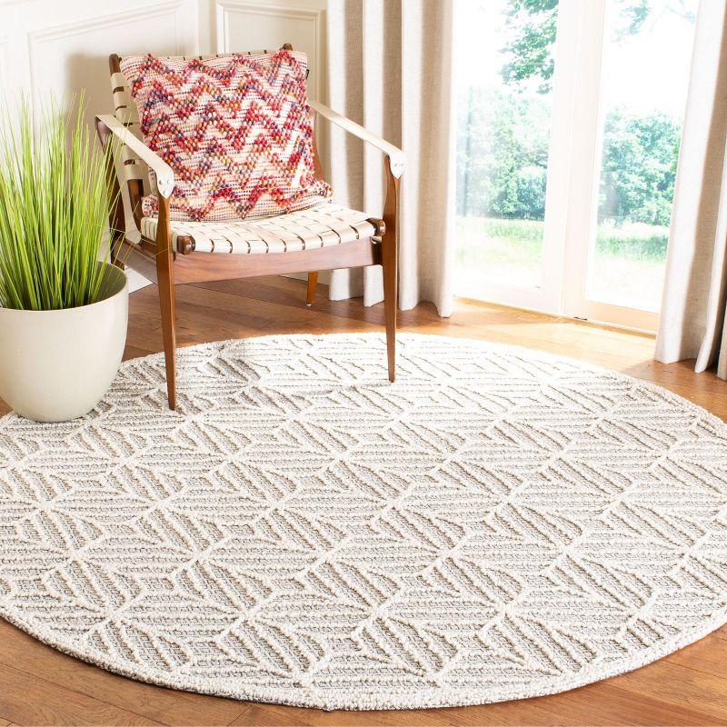Trace TRC212 Hand Tufted Area Rug - Ivory/Black - 6' Round - Safavieh.