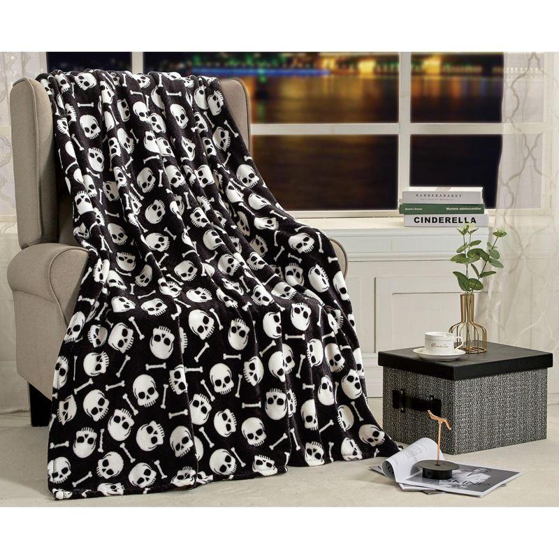 Skulls & Bones Halloween Fleece Throw Blanket, 50"x60"