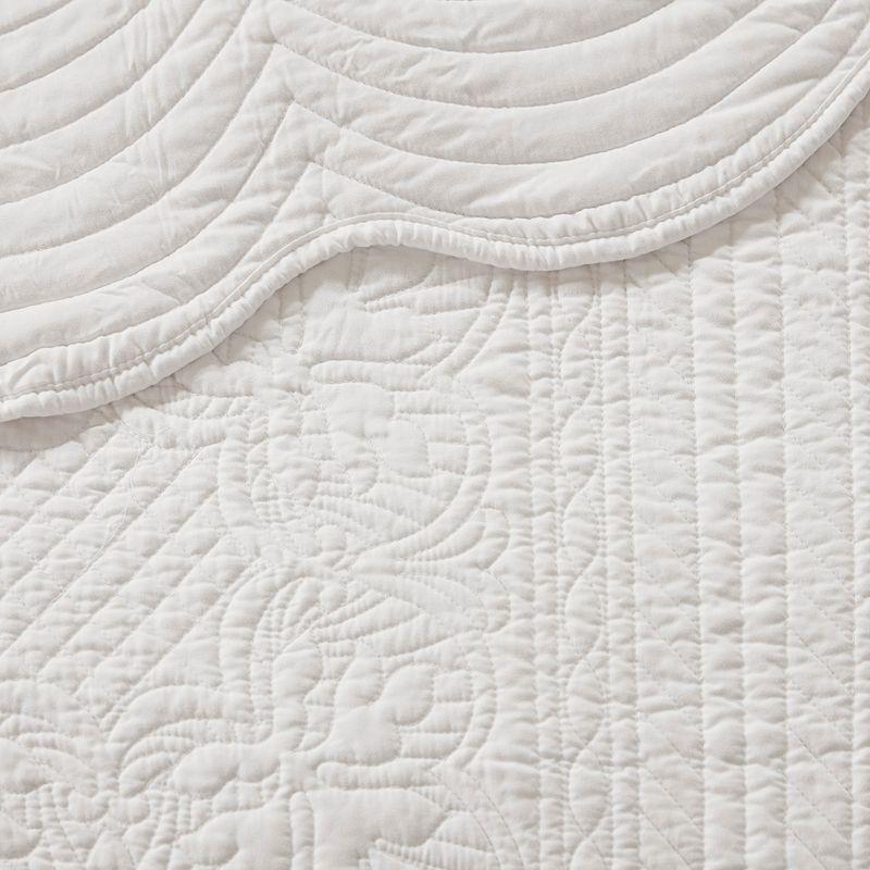 Tuscany Scalloped Edge Quilt Set